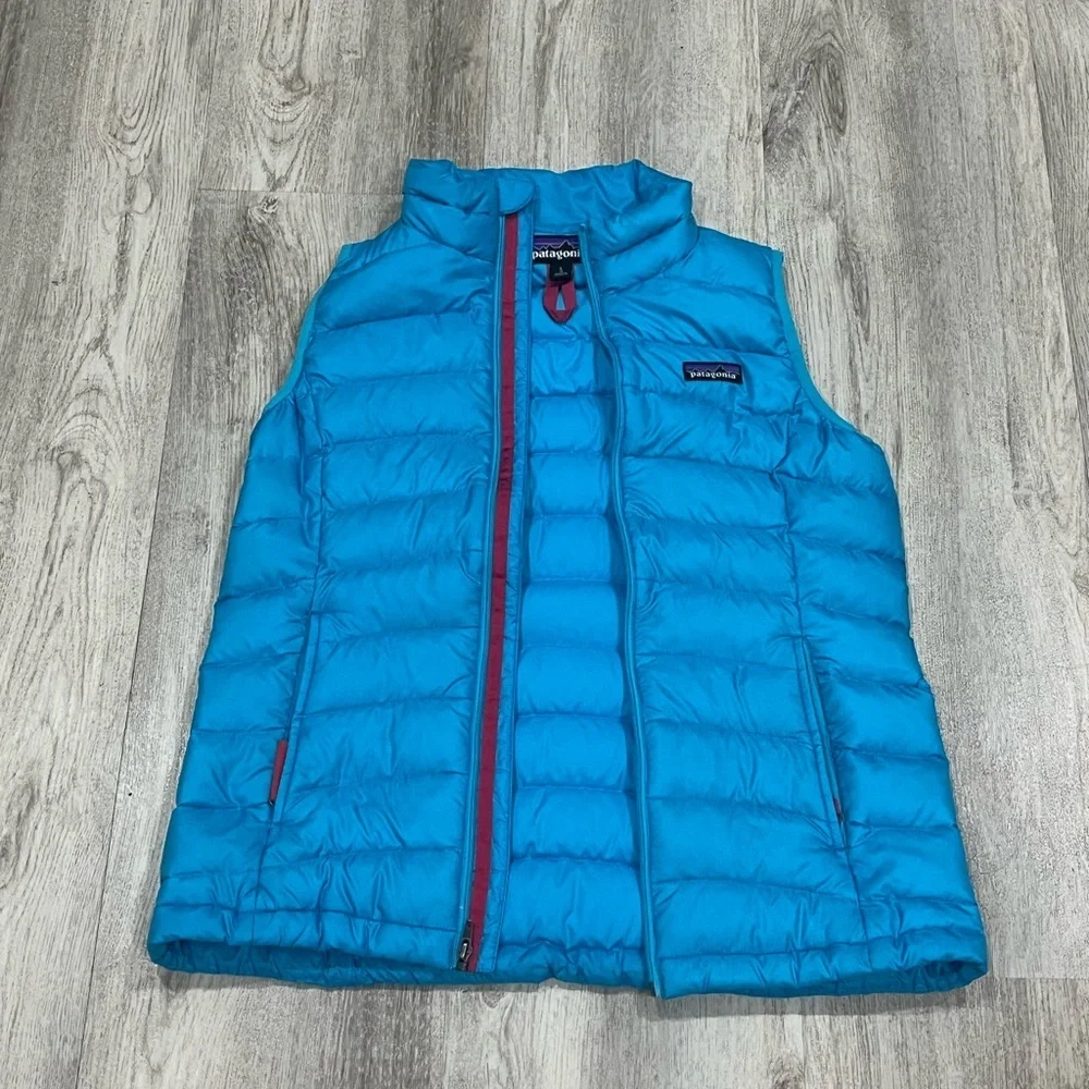 Patagonia girls 12 L down puffer vest bright aqua blue and pink details